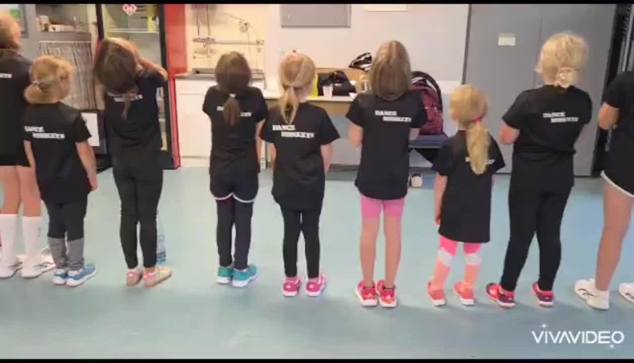 Dance-Monkeys gurgeln im Team
